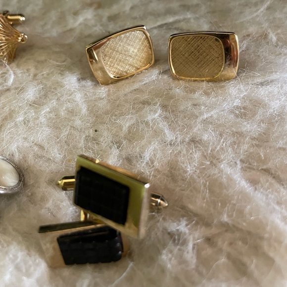 Elegant Gold and Silver Cufflinks and Tie Clip Collection - Picture 10 of 16